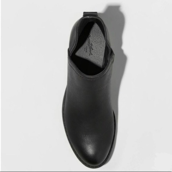 Universal Thread Black Nora V-Cut Ankle Bootie NWT - Picture 3 of 5